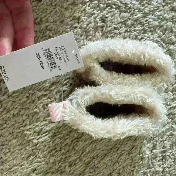 Lot of Baby Gap Girl Shoes 6-12 months - Picture 7 of 8